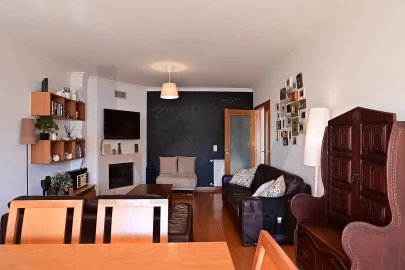 Apartamento T3 para Arrendamento em São Domingos de Rana