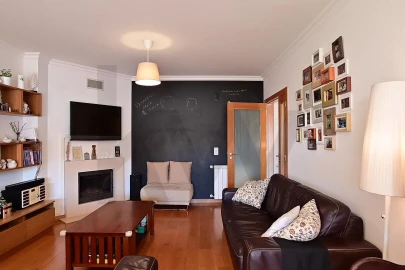 Apartamento T3 para Arrendamento em São Domingos de Rana