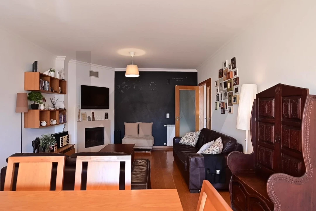 Apartamento T3 para Arrendamento em São Domingos de Rana Foto 3