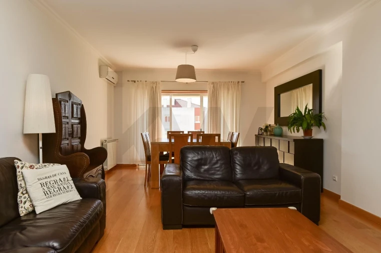 Apartamento T3 para Arrendamento em São Domingos de Rana Foto 2