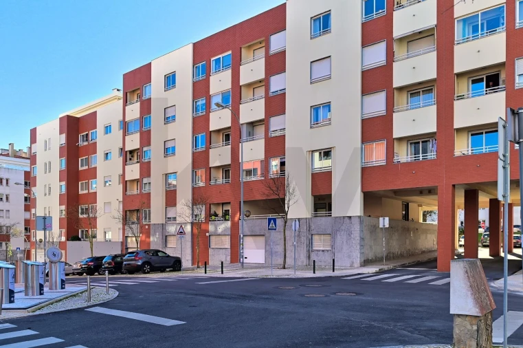 Apartamento T3 para Arrendamento em São Domingos de Rana Foto 21