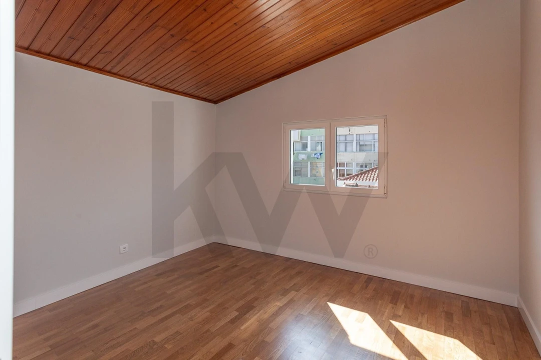 Apartamento T3 para Venda em Almada, Cova da Piedade, Pragal e Cacilhas Foto 24