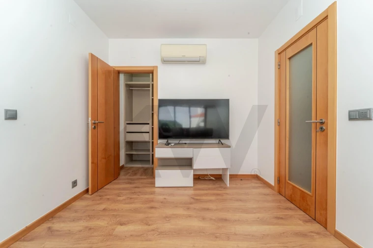 Apartamento T2 para Venda em Santo Antonio dos Olivais Foto 10