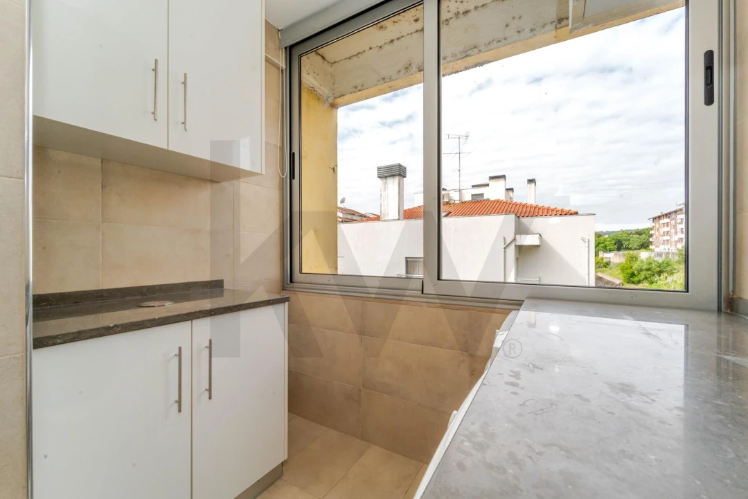 Apartamento T2 para Venda em Santo Antonio dos Olivais Foto 4