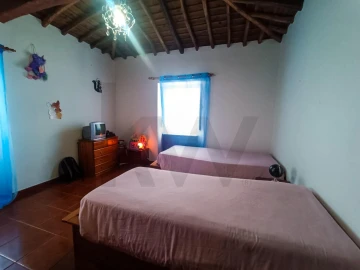 Moradia T6 para Venda em Almagreira