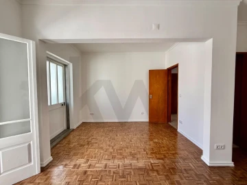 Apartamento T2 para Arrendamento em Romeira e Várzea