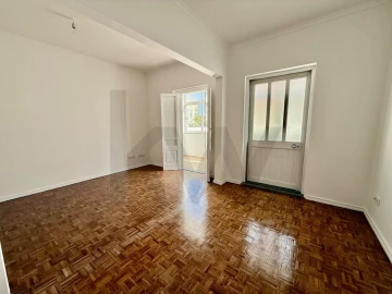 Apartamento T2 para Arrendamento em Romeira e Várzea