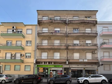 Apartamento T2 para Arrendamento em Romeira e Várzea