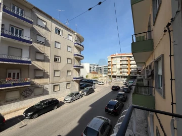 Apartamento T2 para Arrendamento em Romeira e Várzea