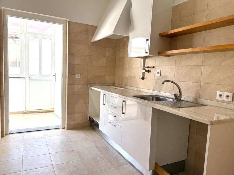 Apartamento T2 para Arrendamento em Romeira e Várzea Foto 5