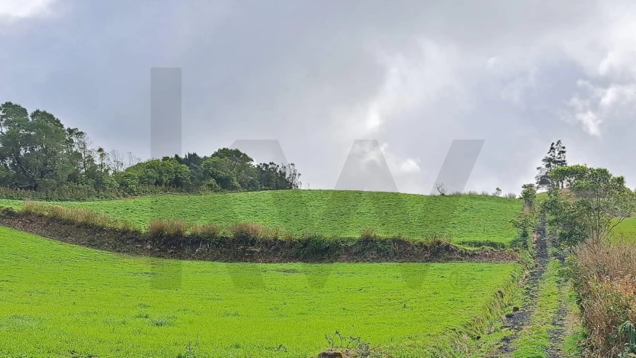 Terreno para Venda em Achada Foto 8