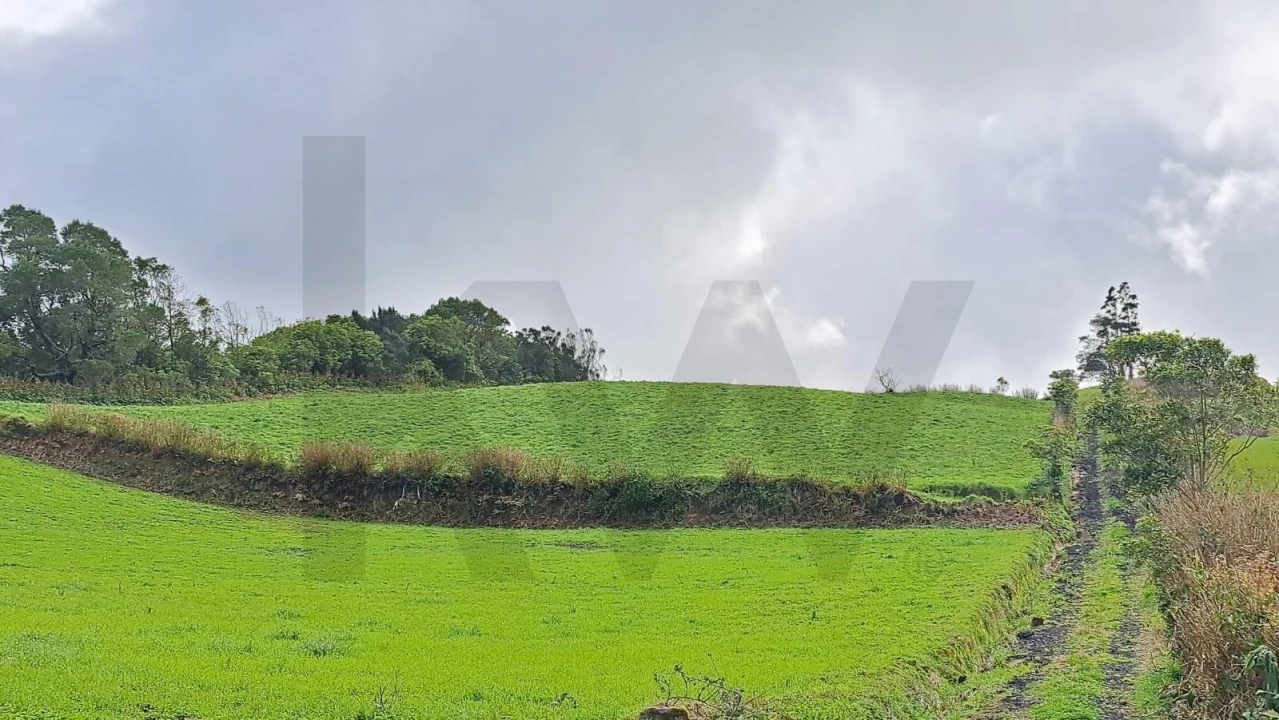 Terreno para Venda em Achada Foto 8