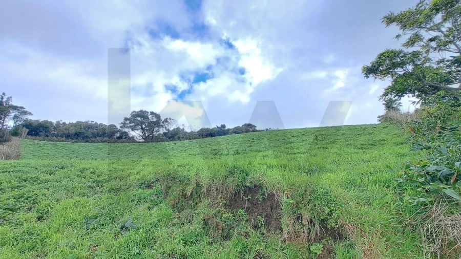 Terreno para Venda em Achada