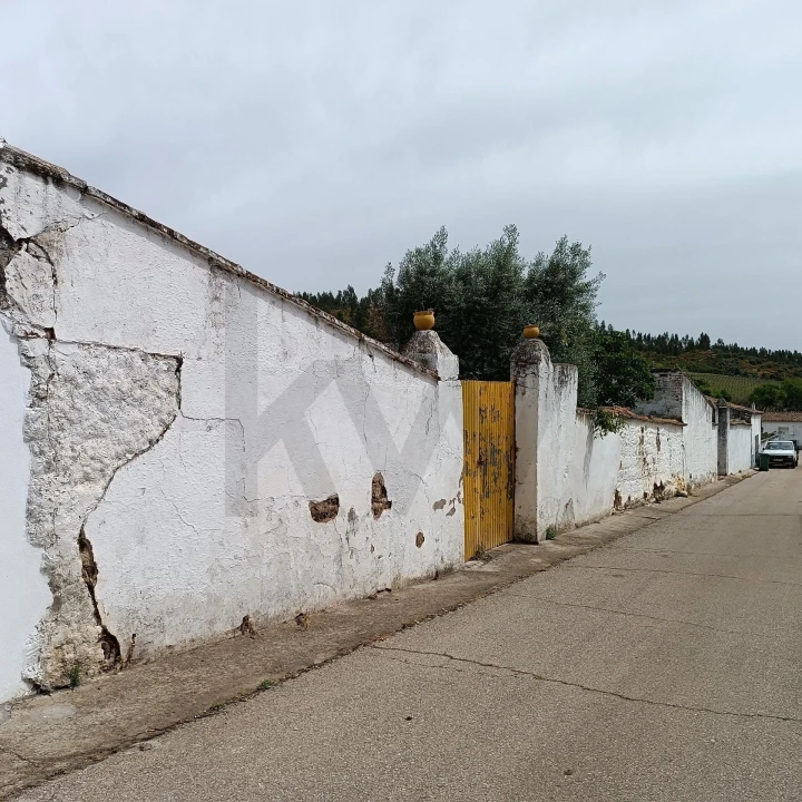 Moradia T4 para Venda em Selmes Foto 3