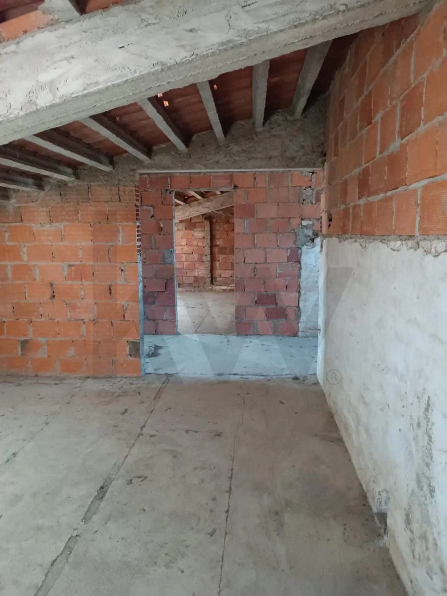 Moradia T4 para Venda em Selmes Foto 38
