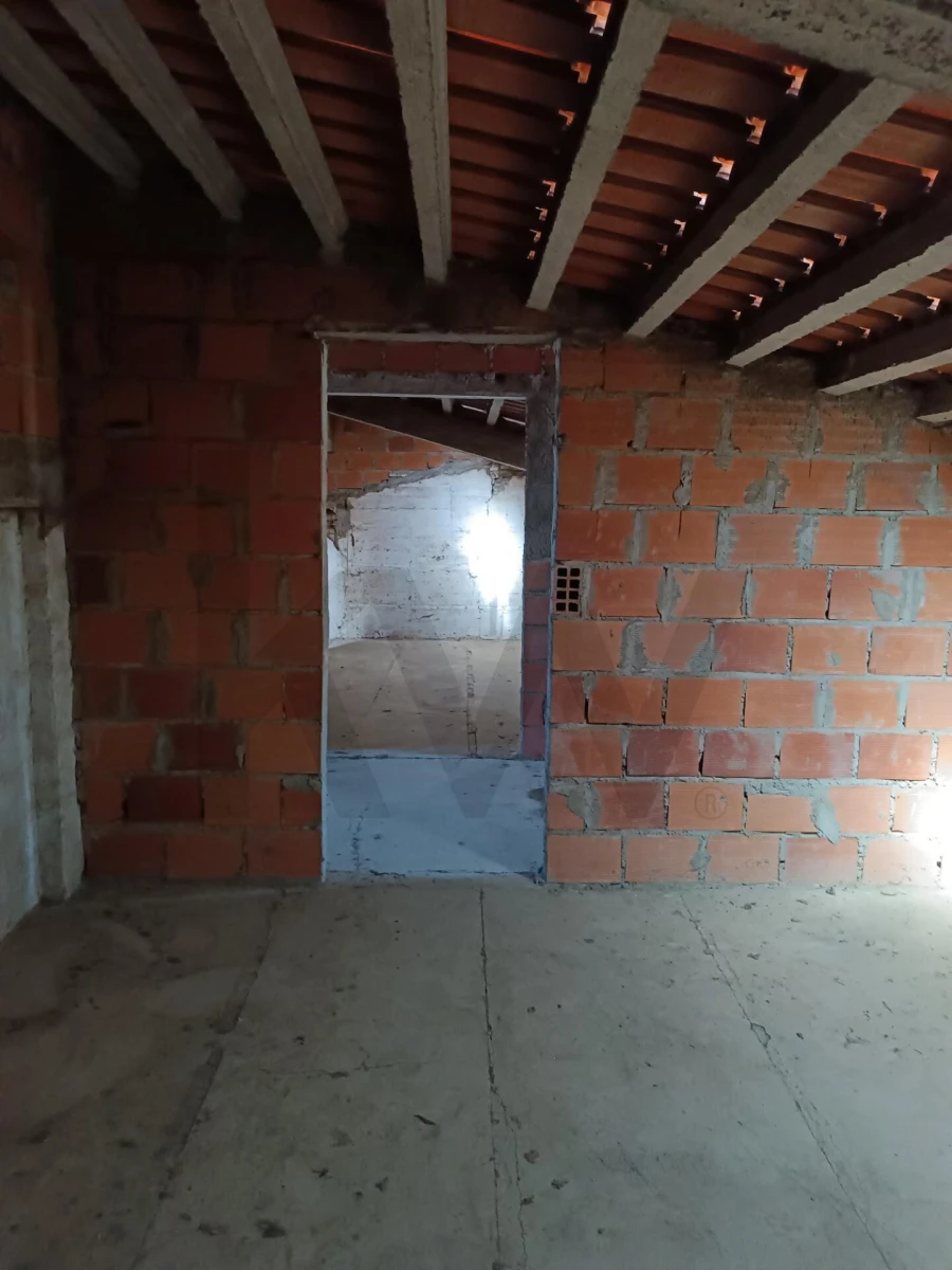 Moradia T4 para Venda em Selmes Foto 40