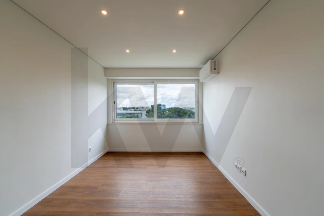 Apartamento T2 para Arrendamento em Carnide Foto 11