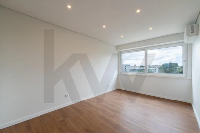 Apartamento T2 para Arrendamento em Carnide