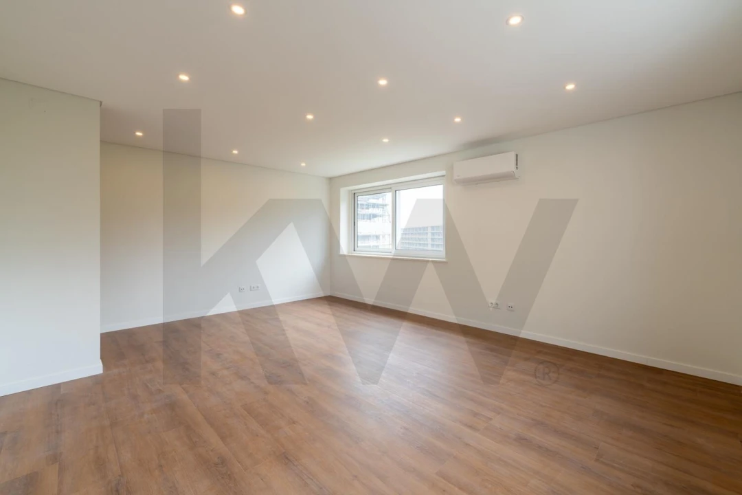 Apartamento T2 para Arrendamento em Carnide Foto 4