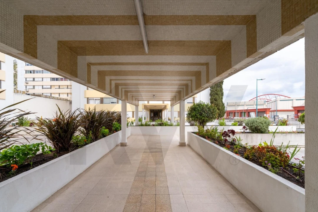 Apartamento T2 para Arrendamento em Carnide Foto 22
