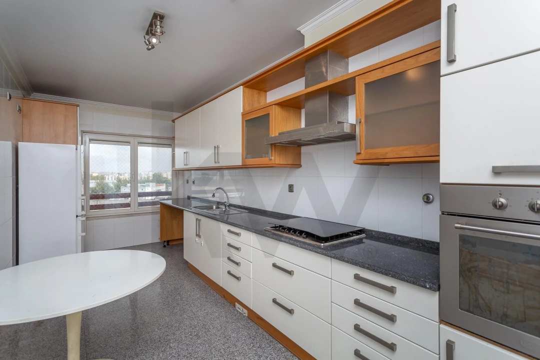 Apartamento T2 para Arrendamento em Carnide Foto 11