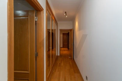 Apartamento T2 para Arrendamento em Carnide