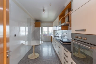 Apartamento T2 para Arrendamento em Carnide