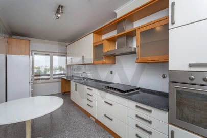 Apartamento T2 para Arrendamento em Carnide