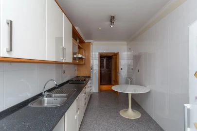 Apartamento T2 para Arrendamento em Carnide