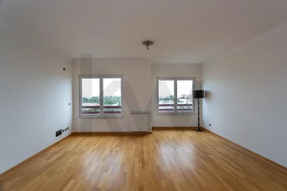 Apartamento T2 para Arrendamento em Carnide