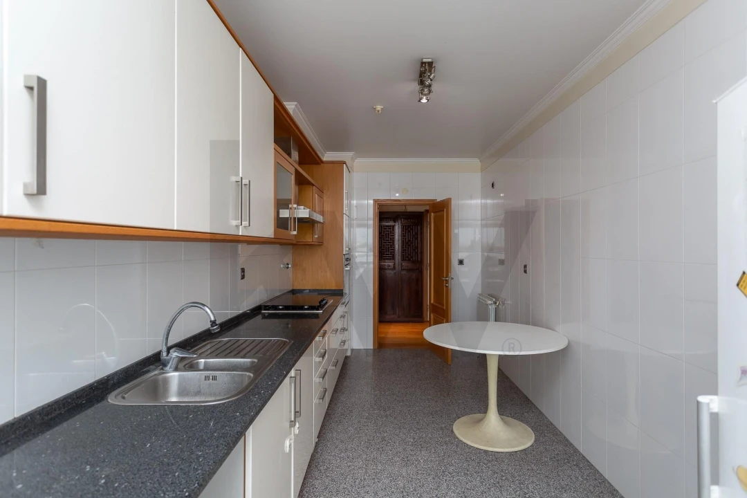 Apartamento T2 para Arrendamento em Carnide Foto 13