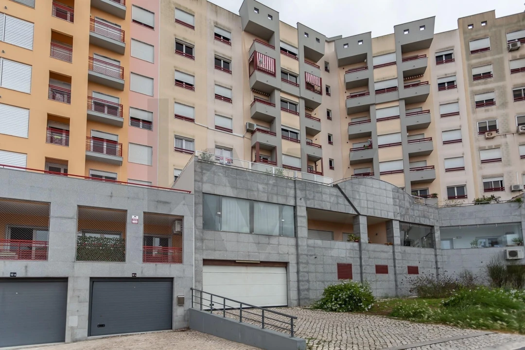 Apartamento T2 para Arrendamento em Carnide Foto 32
