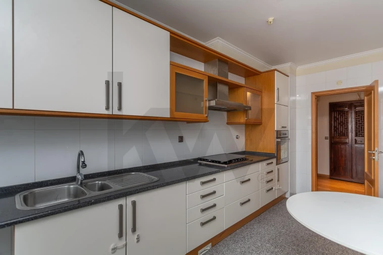 Apartamento T2 para Arrendamento em Carnide Foto 14