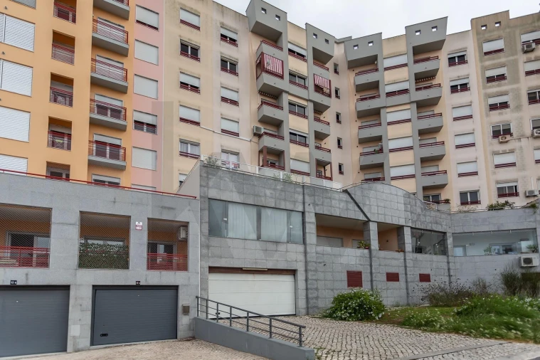 Apartamento T2 para Arrendamento em Carnide Foto 32