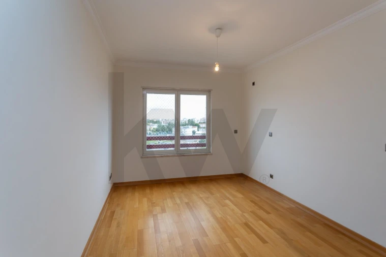 Apartamento T2 para Arrendamento em Carnide Foto 26