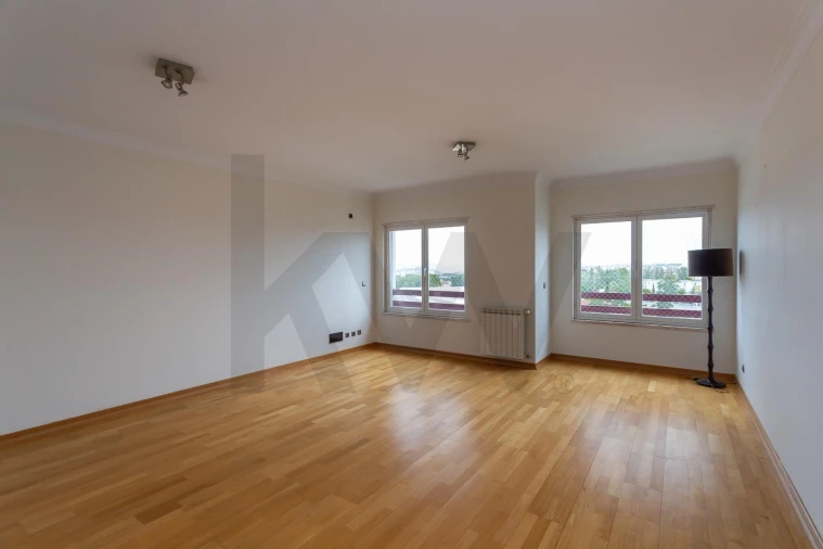 Apartamento T2 para Arrendamento em Carnide Foto 5