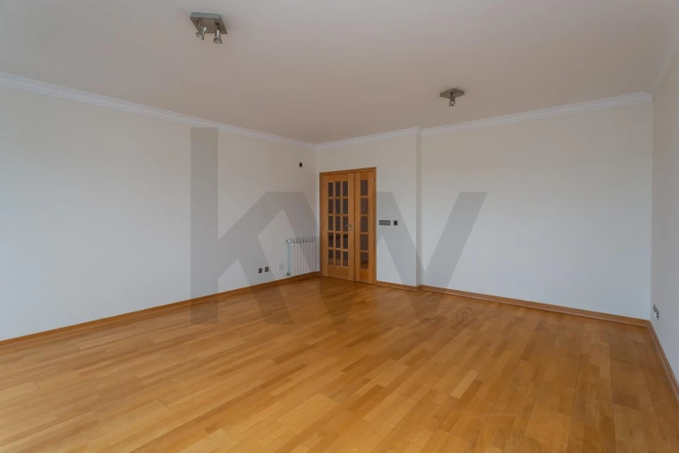 Apartamento T2 para Arrendamento em Carnide Foto 7