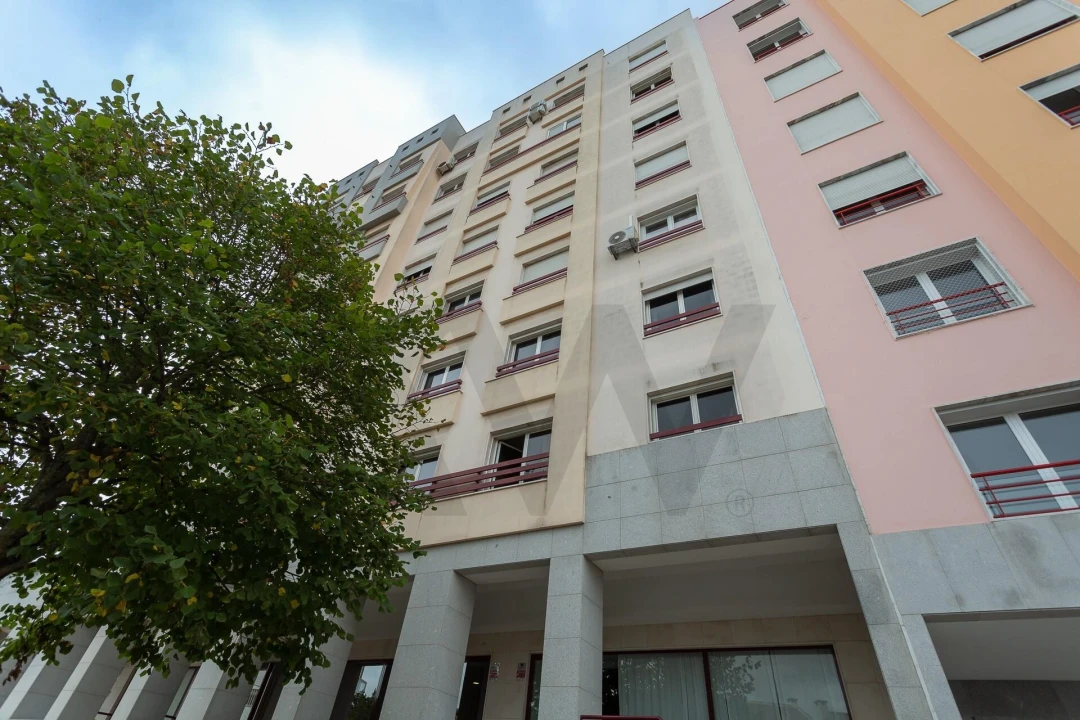 Apartamento T2 para Arrendamento em Carnide Foto 34