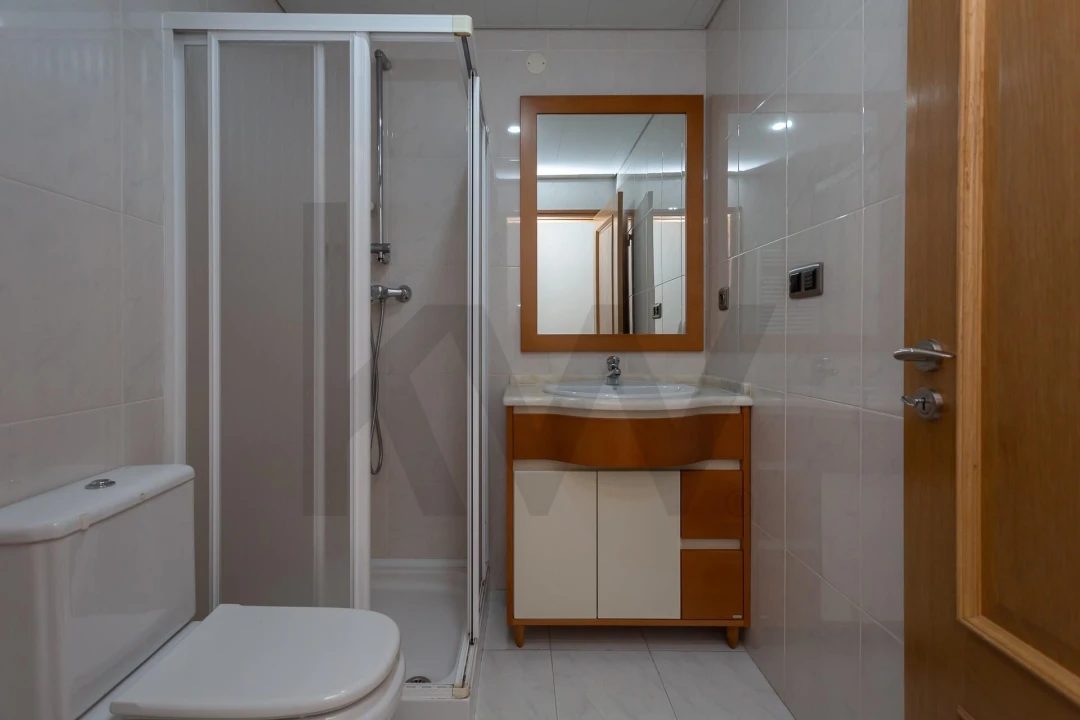 Apartamento T2 para Arrendamento em Carnide Foto 23