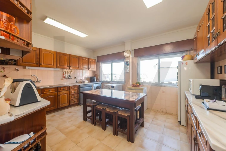 Apartamento T3 para Venda em Agualva e Mira-Sintra Foto 17