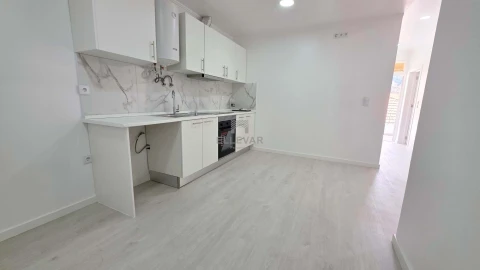 Moradia T2 para Venda em Funchal (São Pedro)