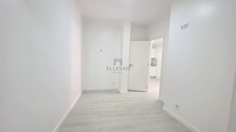 Moradia T2 para Venda em Funchal (São Pedro)