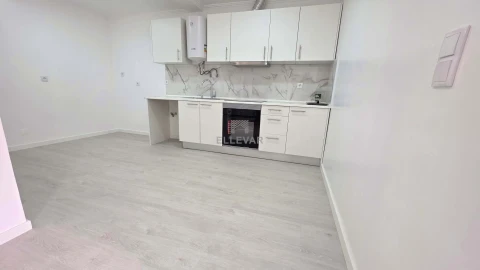 Moradia T2 para Venda em Funchal (São Pedro)