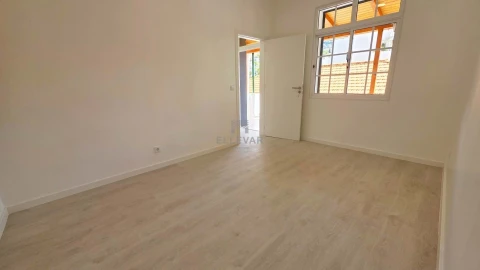 Moradia T2 para Venda em Funchal (São Pedro)