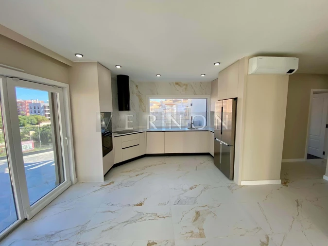 Apartamento T4 para Venda em Armação de Pera Foto 2