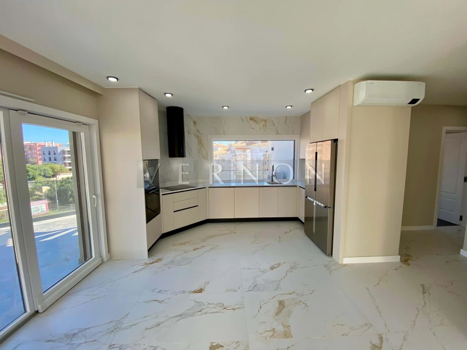 Apartamento T4 para Venda em Armação de Pera Foto 2