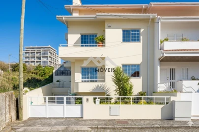 Moradia T4 para Venda em Santa Marinha e São Pedro da Afurada