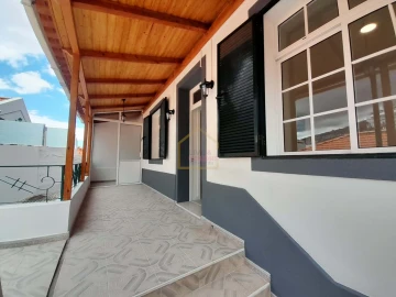 Moradia T2 para Venda em Funchal (São Pedro)