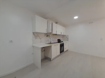 Moradia T2 para Venda em Funchal (São Pedro)