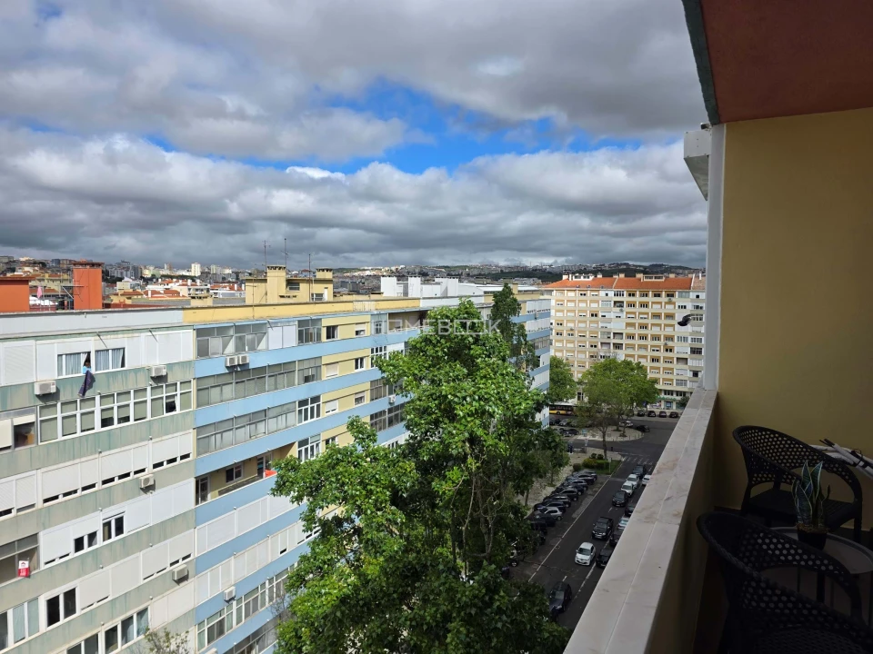 Apartamento T3 para Venda em Benfica Foto 2